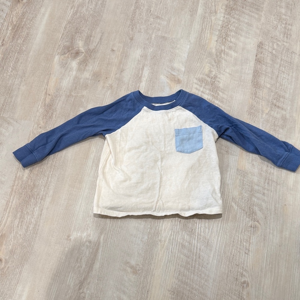 Old Navy Kids Raglan Long-Sleeve Tee in Blue and Cream with Light Blue Pocket